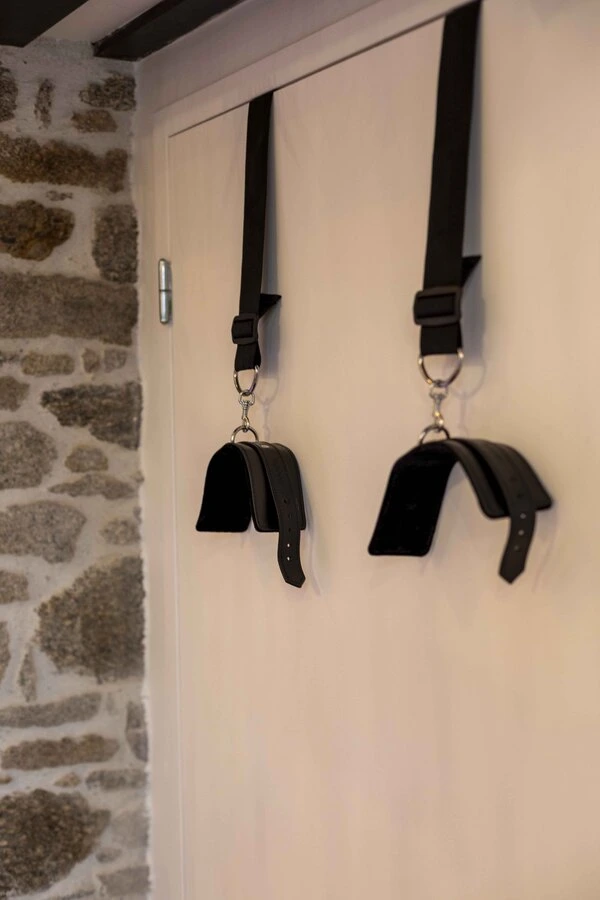 love-room-nantes-menottes-coquines