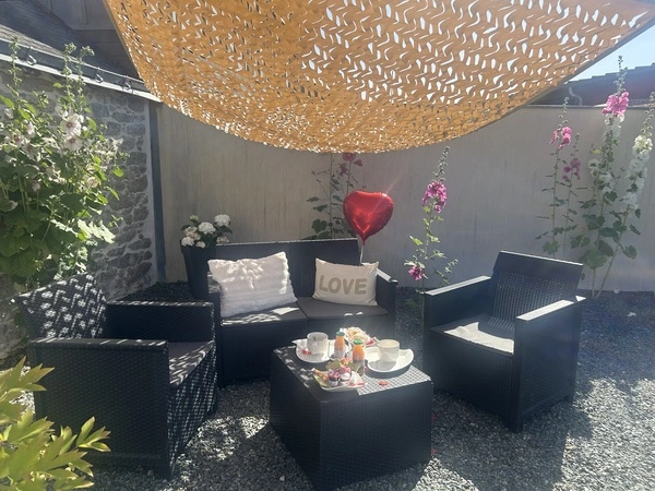 love-room-nantes-salon-exterieur