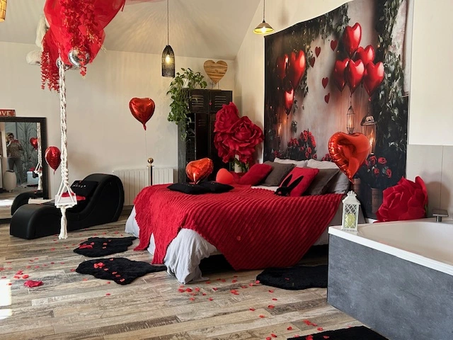love-room-nantes-lit-king-size-fauteuil-tantra